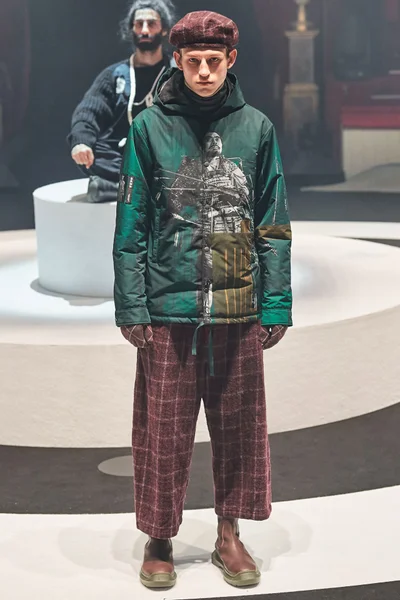 Look 37